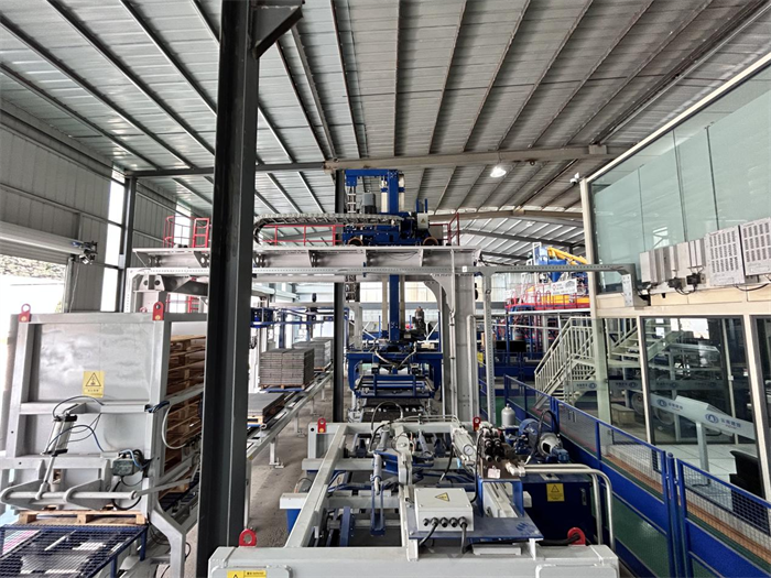 QGM-nin ZN Series yüksək səviyyəli təqlid daş PC kərpic istehsal xətti, Cənub-qərb Çində aparıcı yaşıl tikinti materialları şirkətində istehsalatını bərpa etdi.